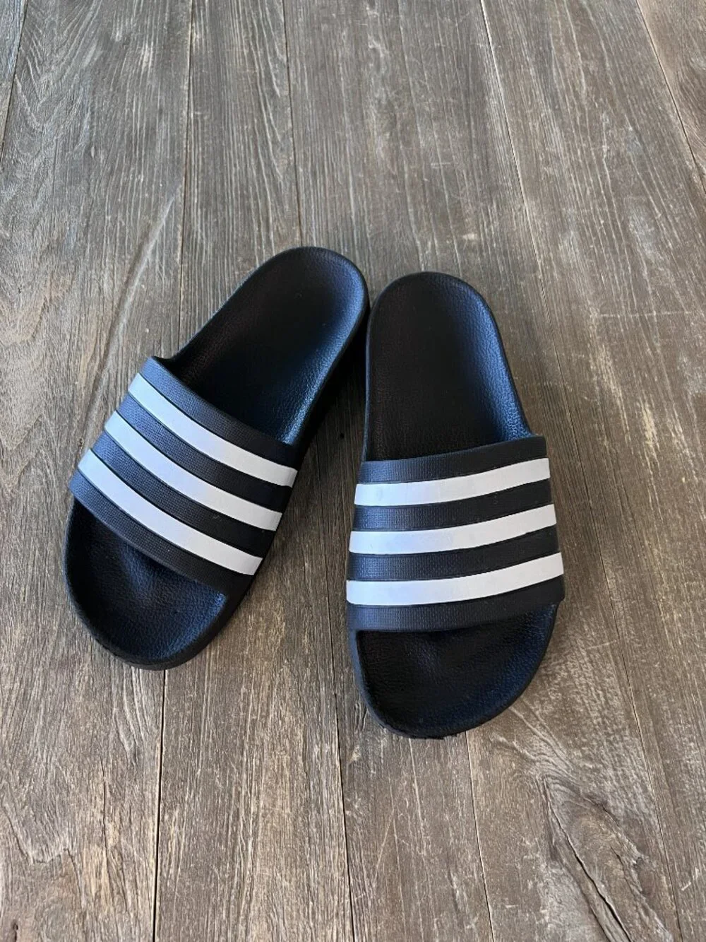 Adidas Adilette Aqua Slides / Sandals, Men's Size 6, Woman's Size 7